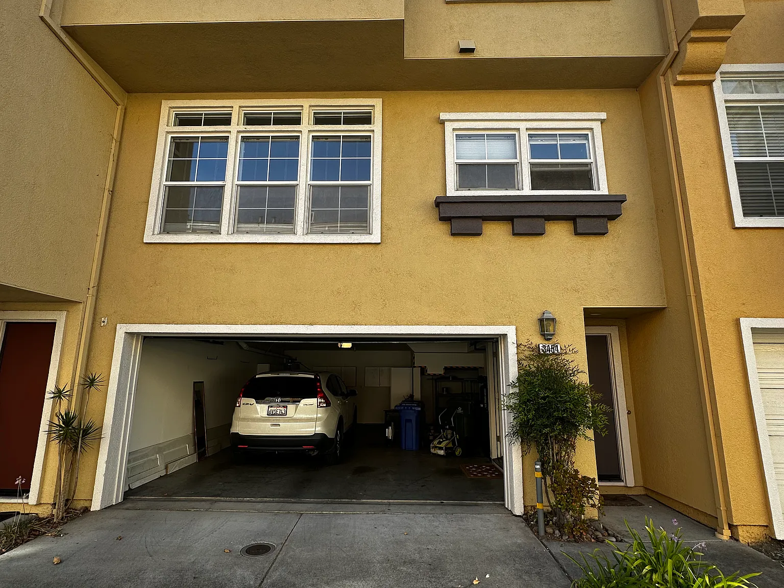 3 bed, 2.5 bath, 1448 sqft, $4,095 — Photo 2