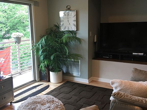 5th image of 302 Stadium Dr APT 101