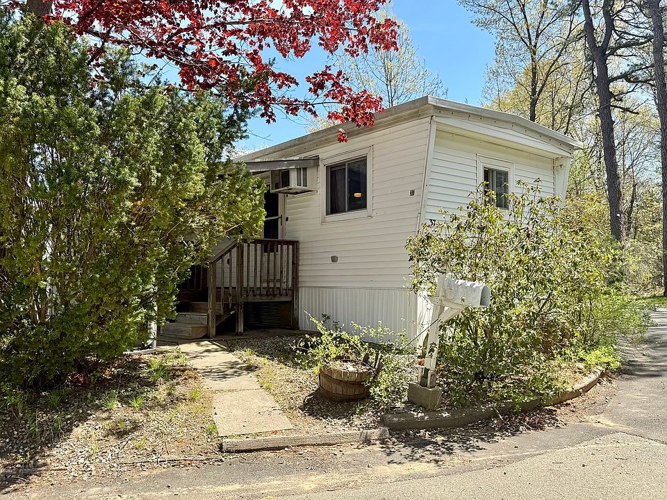 1st image of 37 Grouse Dr