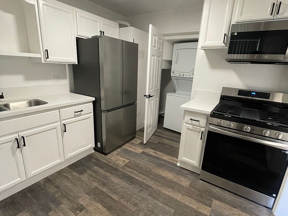 Kitchen with brand new appliances!