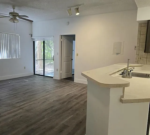 2445 SW 18th Ter #902 — Photo 8