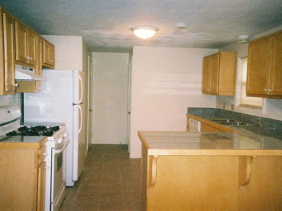 1st image of 631 Sunflower Dr
