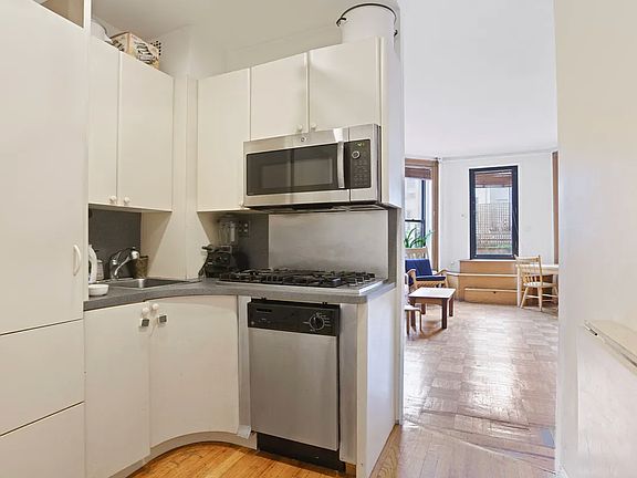 4th image of 142 E 37th St APT 3