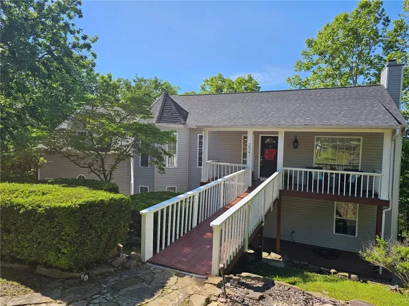 2341 N Fox Trl, Fayetteville, AR 72703