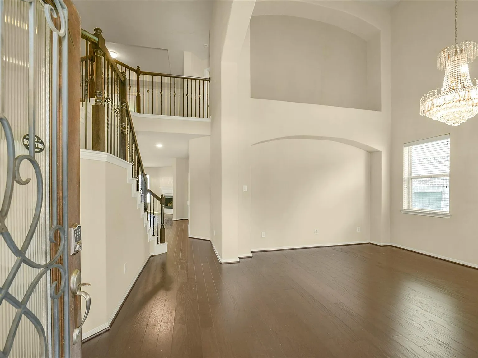 4 bed, 3.5 bath, 3335 sqft, $3,500 — Photo 3