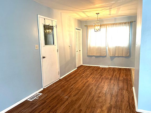4th image of 4462 Lockwood Blvd