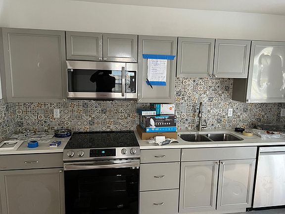 4th image of 811 N Cypress Ave