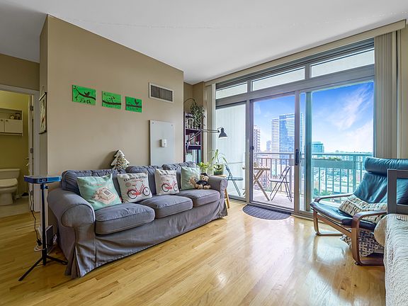 4th image of 125 S Jefferson St #1510