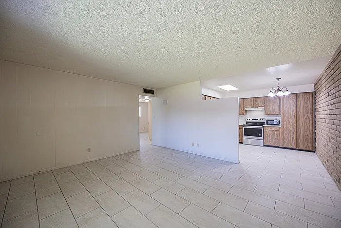 2219 W Morten Ave #3 — Photo 6