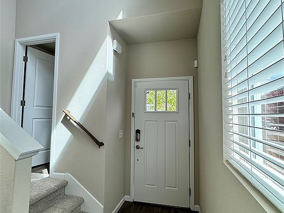 5th image of 547 Woodduck Drive SW