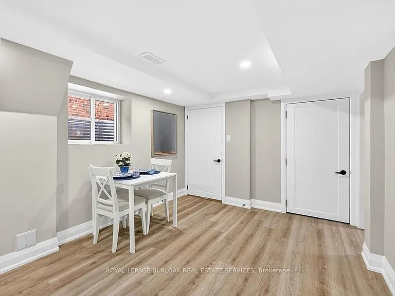 150 Brucedale Ave E #LOWER — Photo 8