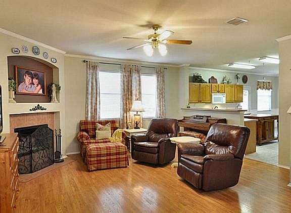 5th image of 2009 Hickory Dr
