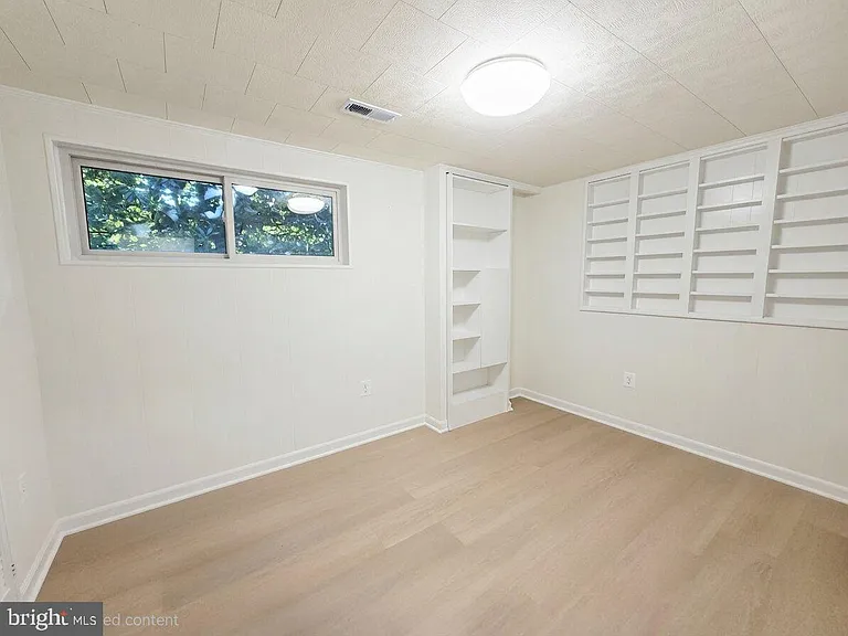 10027 W Constable Ct — Photo 17