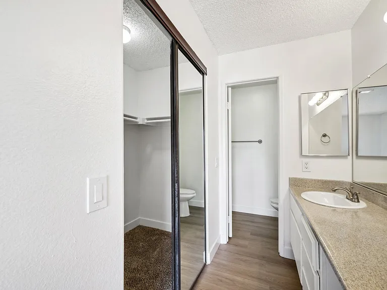 Acacia Park Apartments — Photo 19