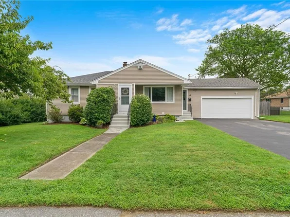 48 Brackett Ave, Tiverton, RI 02878