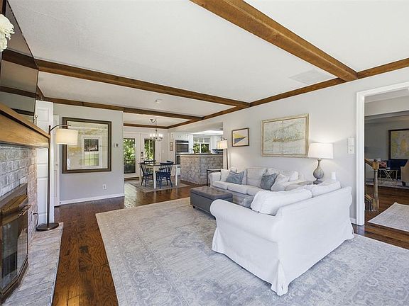 5th image of 1023 Lake Front Ct
