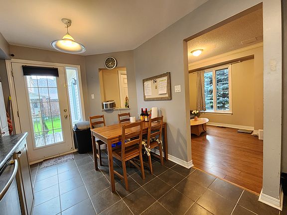 4th image of 12 Cottingham St #1