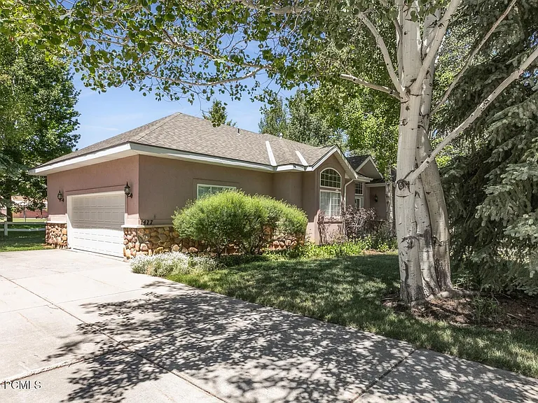 1477 Rio Grande Rd — Photo 2