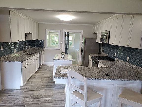 2nd image of 302 W Hill Ave S