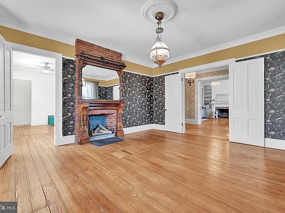 5th image of 237 Frederick St