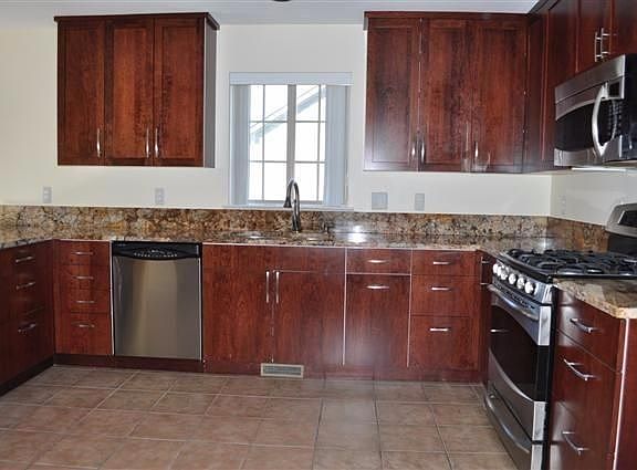 4th image of 2327 Sun Valley Dr