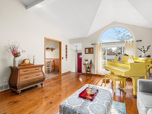 4th image of 273 Bastian Dr