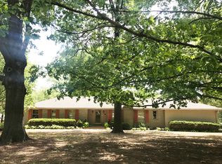 607 Ridgeway Dr, Liberty, MO 64068