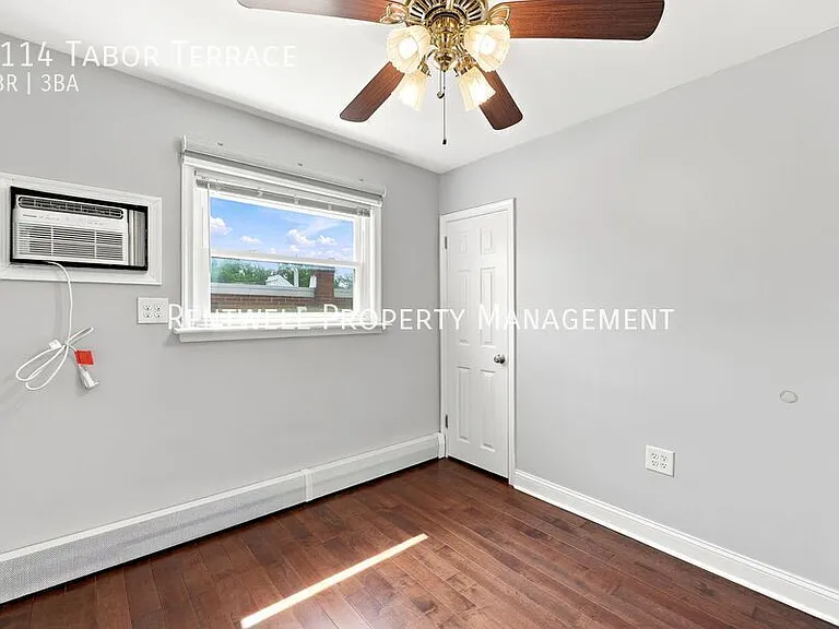 1114 Tabor Ter — Photo 15