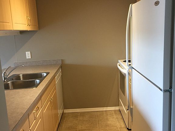 4th image of 9910 107th St #308