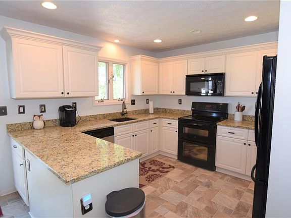 3rd image of 4753 Baywood Dr