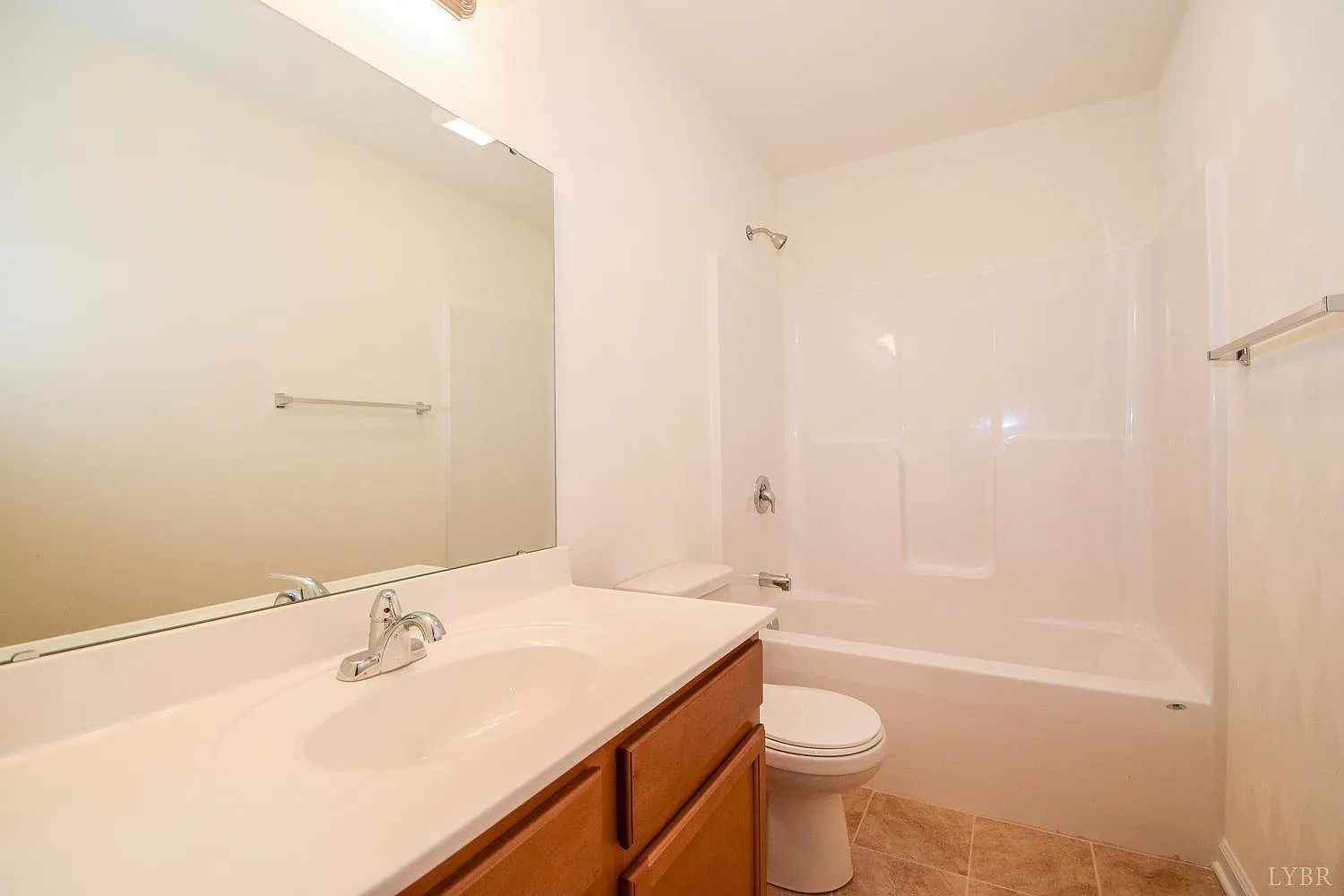 4 bed, 2.5 bath, 1984 sqft, $2,299 — Photo 4