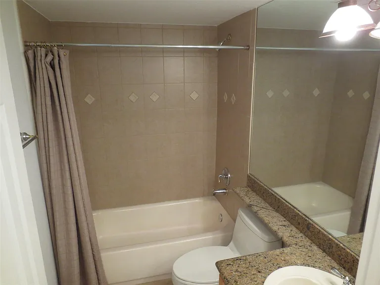 1515 E Broward Blvd #227 — Photo 36
