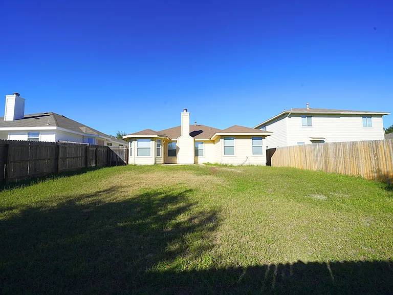 8434 Favero Cv — Photo 29
