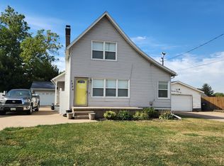 1926 N 5th St, Clinton, IA 52732