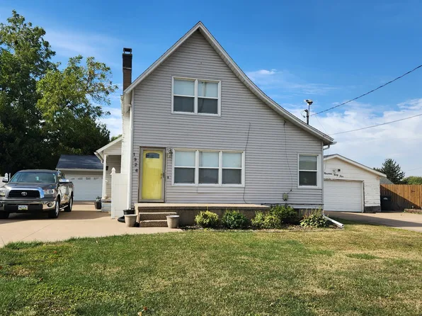 1926 N 5th St, Clinton, IA 52732