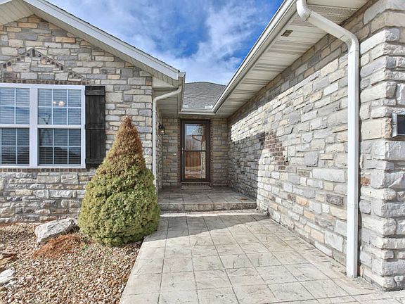 3rd image of 117 Emily Ln