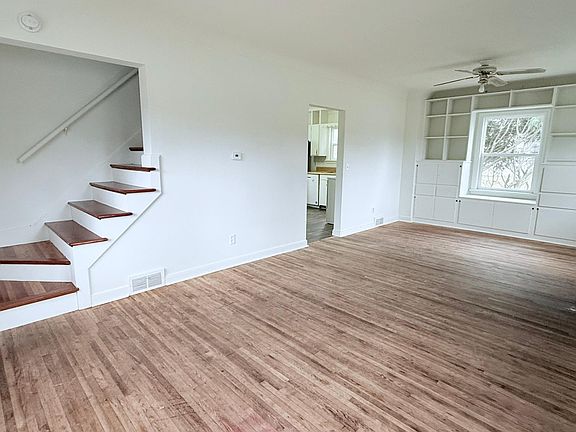 4th image of 821 Brook St