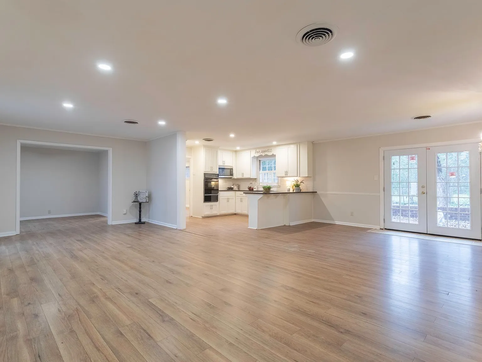 3 bed, 1878 sqft, $1,440 — Photo 3