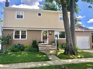 413 Eastlake Ave, Massapequa Park, NY 11762