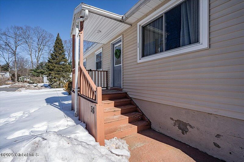 3rd image of 38 Red Oak Lane