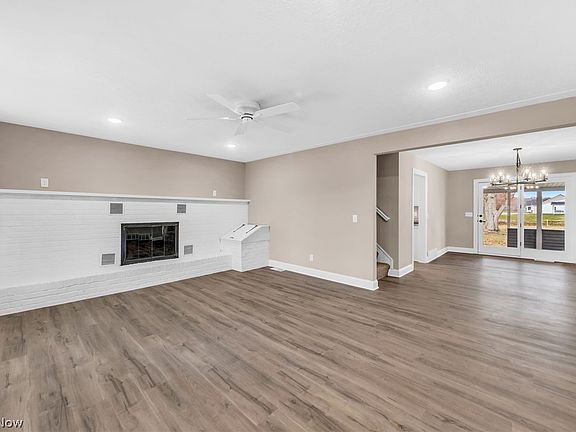 2nd image of 3006 Abbe Rd