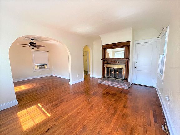 3rd image of 1118 Hillcrest Ct