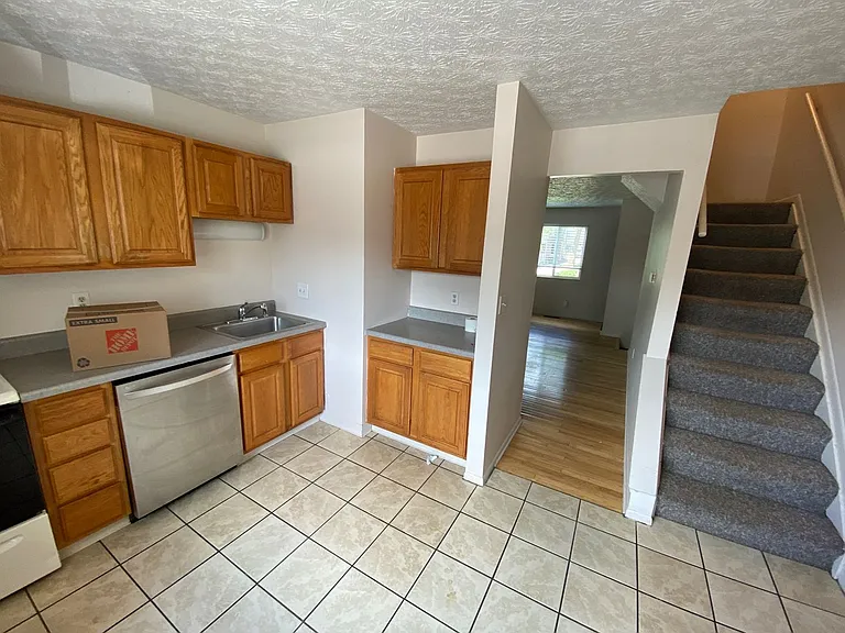 E 14th Ave 107-121 NCRII — Photo 4