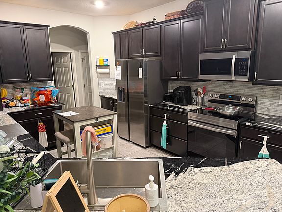 3rd image of 237 Walkers Point Dr