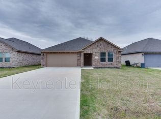 817 Easy St, La Porte, TX 77571