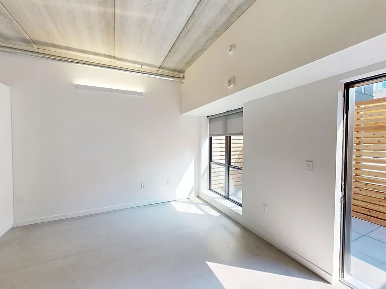 418 East Grand — Photo 24