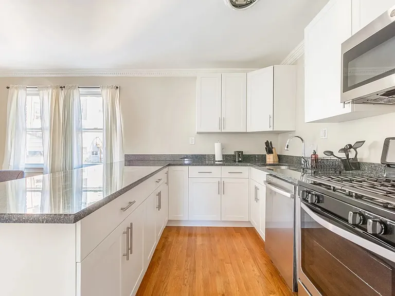 59 Farragut Pl NW — Photo 7