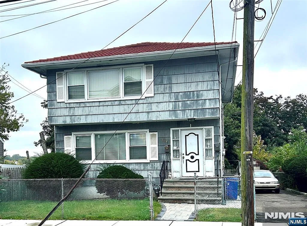 2 bed, 1.0 bath, $2,000 — Photo 1