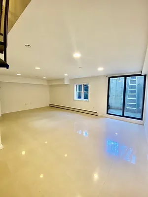 Rented by CMV Realty Inc. | media 36