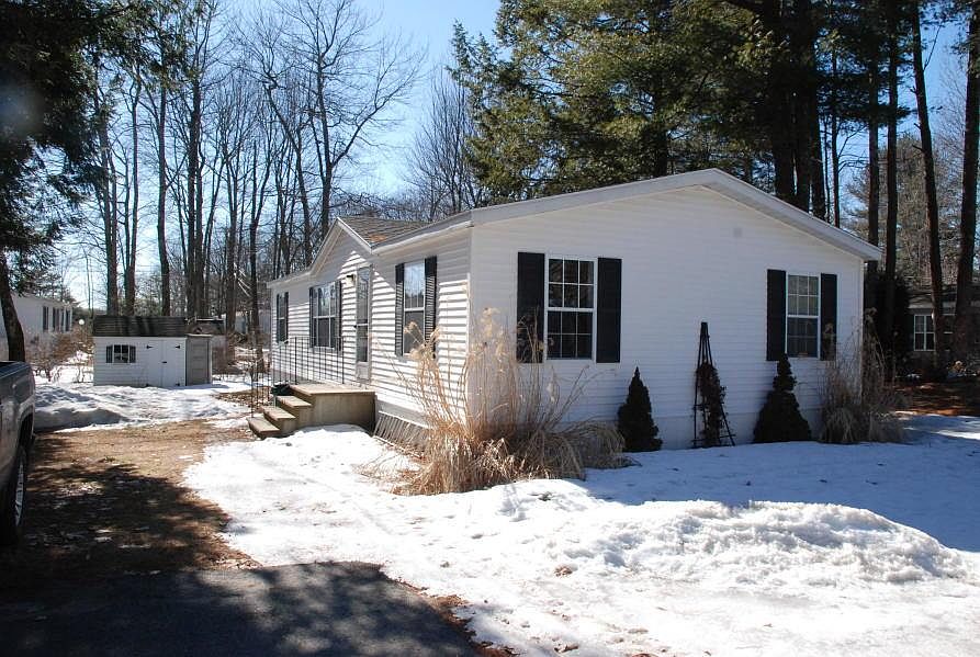 1st image of 15 Rockland Dr